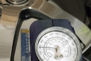 空気圧を調整する必要があります。